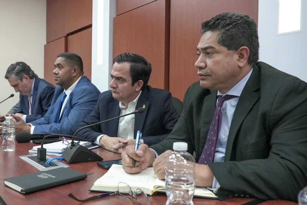 Legislativo y Finanzas avanzan en mesa técnica para aprobación del Presupuesto 2026