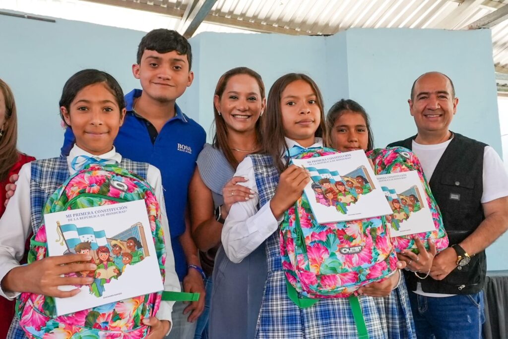 CN dona 100 kits de útiles a alumnos de escuela La Fraternidad de Yaguacire