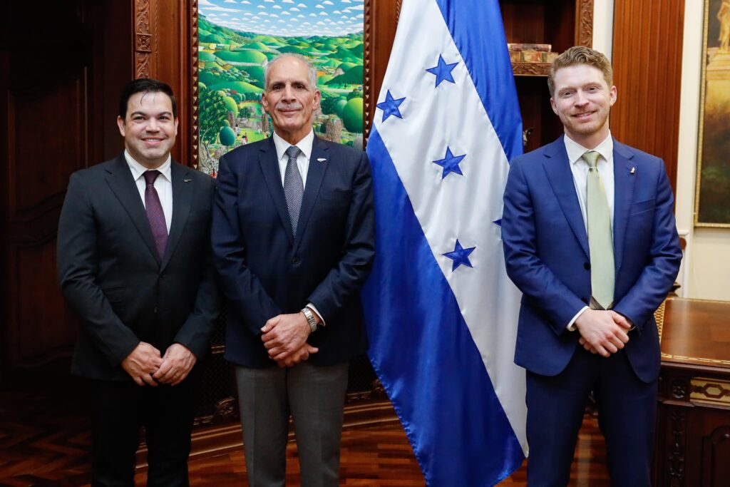 Gobierno de Honduras traerá Starlink para fortalecer la conectividad nacional e impulsar la educación