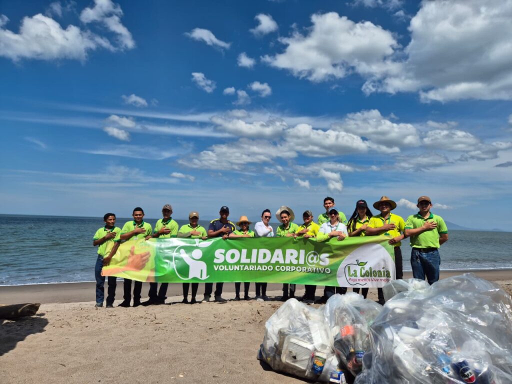 Voluntariado corporativo de La Colonia promueve la conservación de la playa El Edén