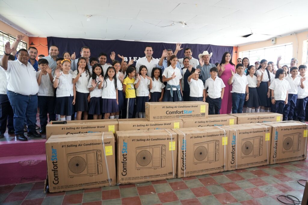 Presidente del CN entrega 10 aparatos de aire acondicionado a dos Centros de Educación Básica de La Paz