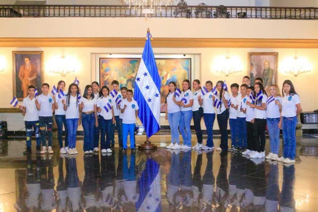 Casa Presidencial abre puertas a estudiantes rurales en gira cívica por poderes del Estado