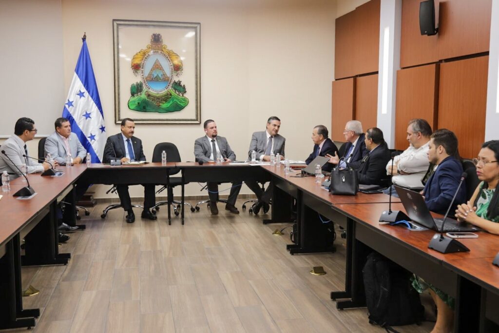 Empresa estadounidense presenta a CN proyecto de generación de energía con gas