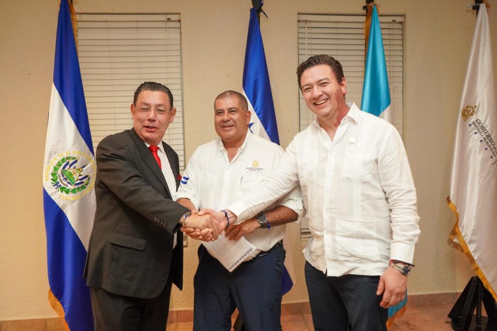 Autoridades migratorias del Triángulo Norte de Centroamérica definen hoja de ruta para agilizar el tránsito regional