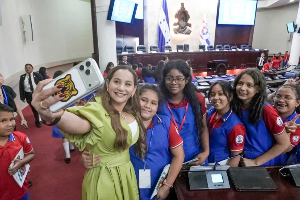Legislativo contribuye a formación cívica de estudiantes de la escuela capitalina John F. Kennedy