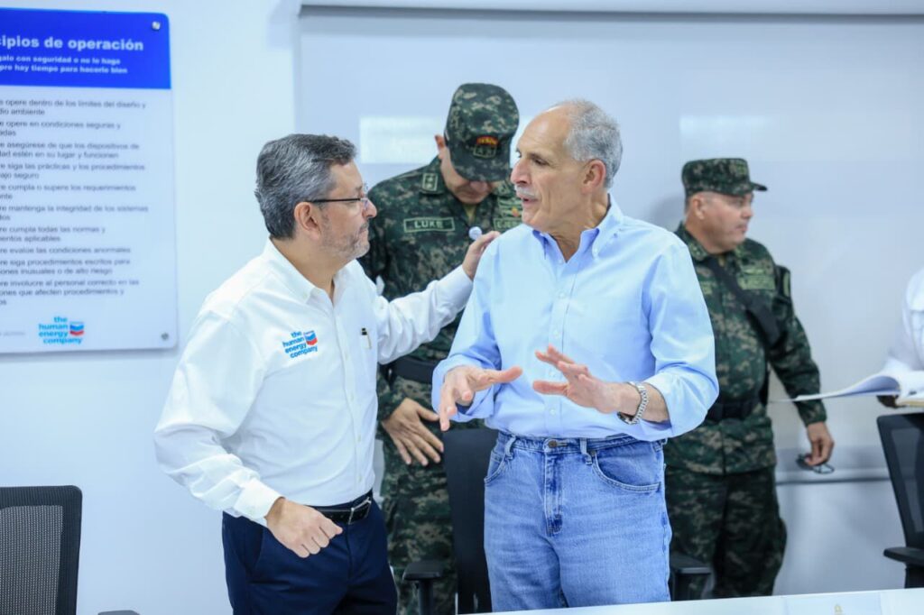 Presidente Asfura visita instalaciones de Chevron en Puerto Cortés