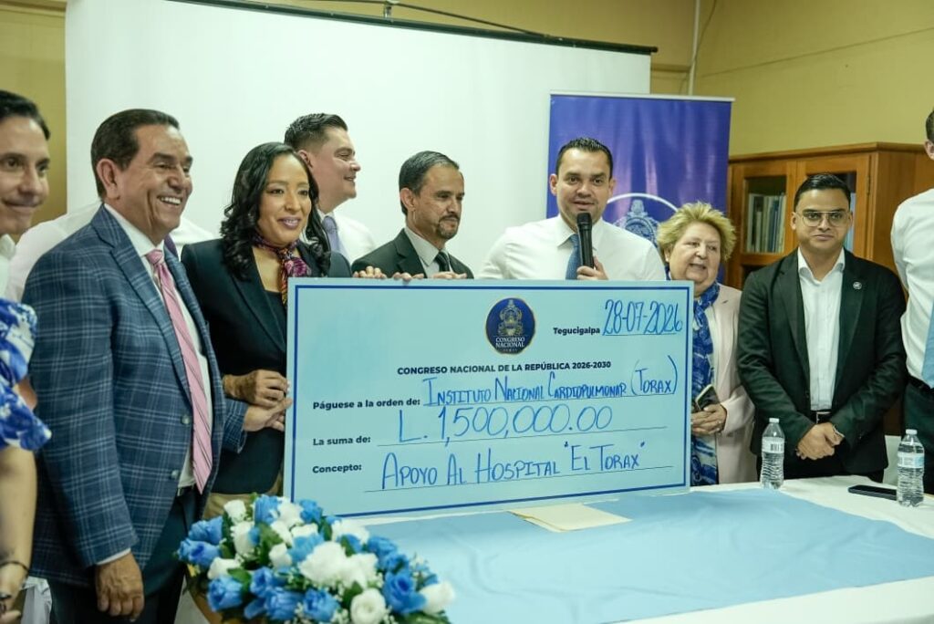 Diputados de Francisco Morazán entregan 1,5 millones de lempiras al Hospital del Tórax