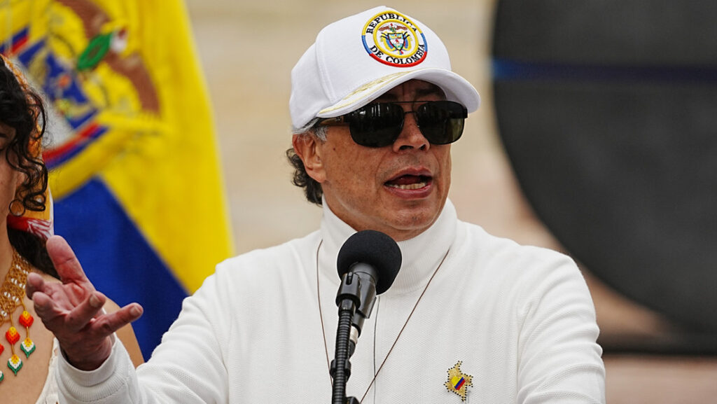 «Se colocarán sillas vacías»: Petro responde a De la Espriella sobre suspensión de transición