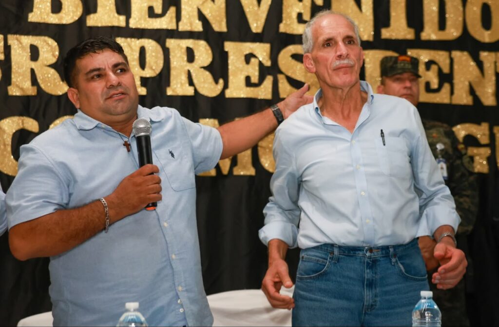 Alcalde de Libre celebra entrega de maquinaria y destaca unidad en Colomoncagua