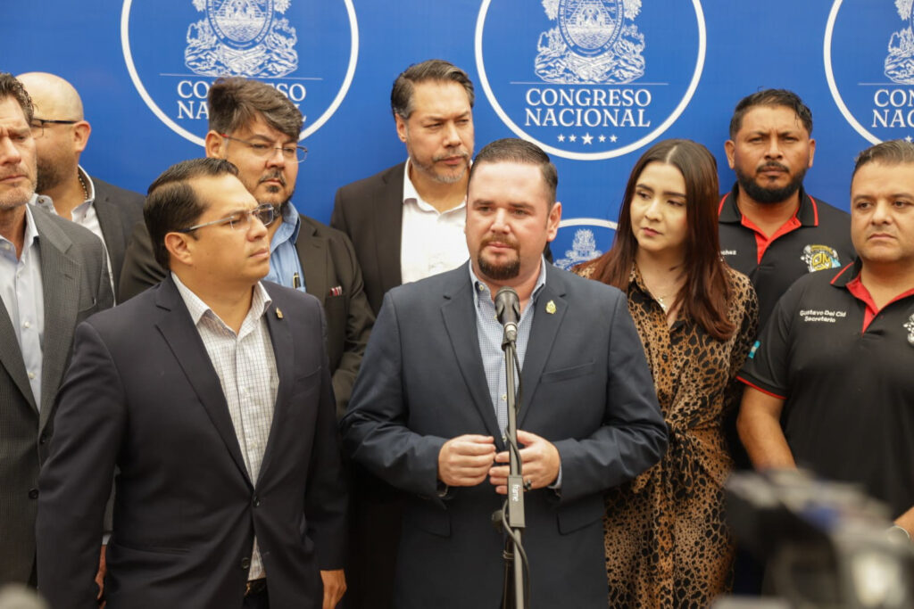 CN y motociclismo instalan mesas de trabajo para abordar regulación del sector