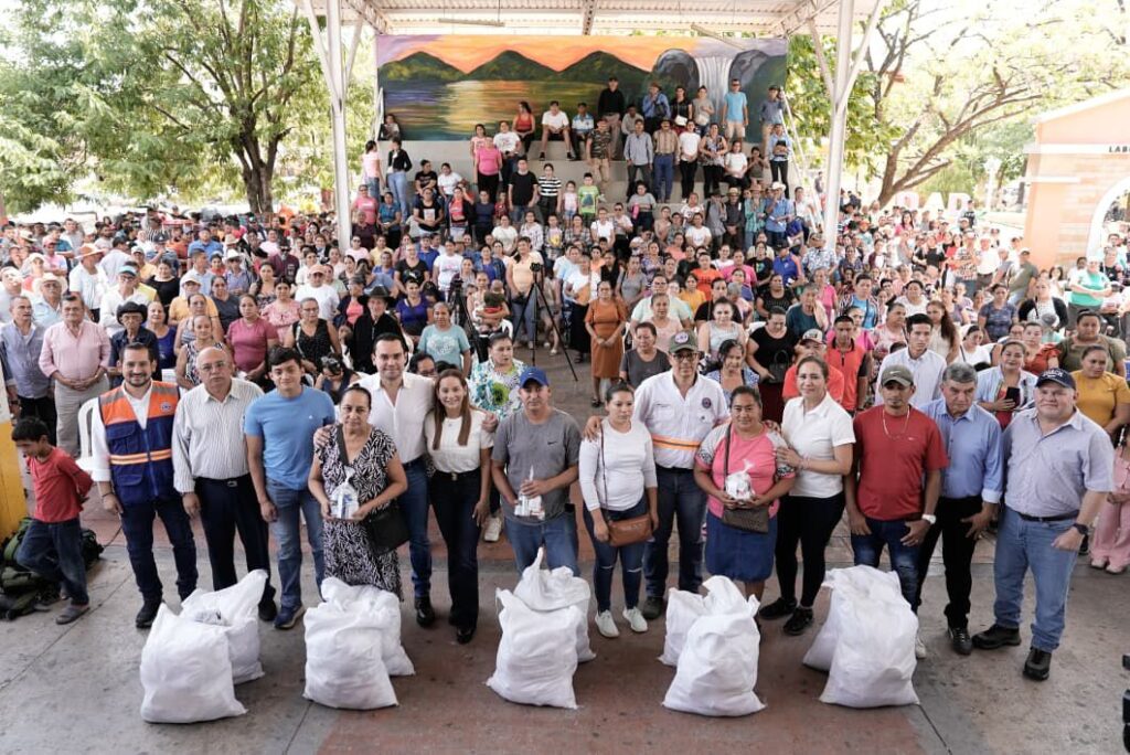 No podemos ver la sequía con colores políticos”, dice Zambrano en entrega de ayuda en Caridad