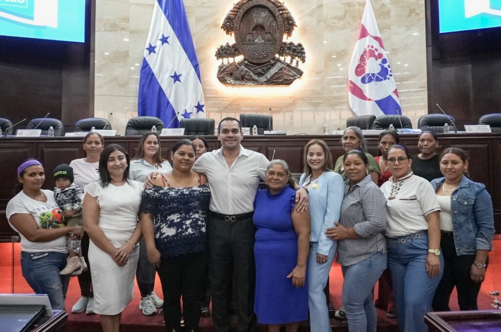 Congreso de Puertas Abiertas recibe a estudiantes de escuela de El Guayabo, Valle