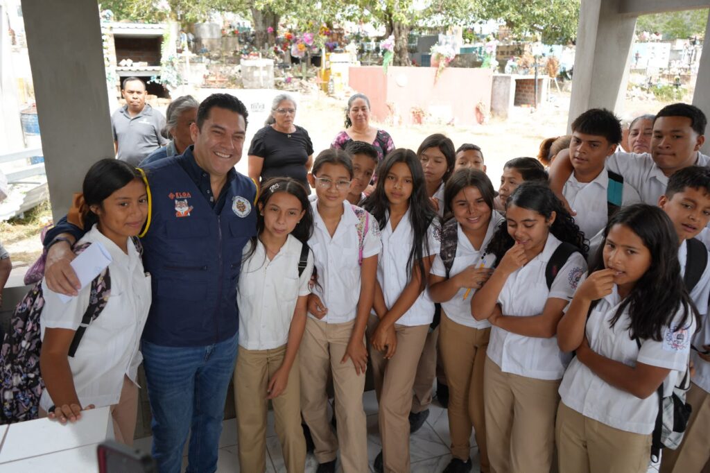 Alcalde lleva agua y supervisa obras en aldeas del Distrito Central