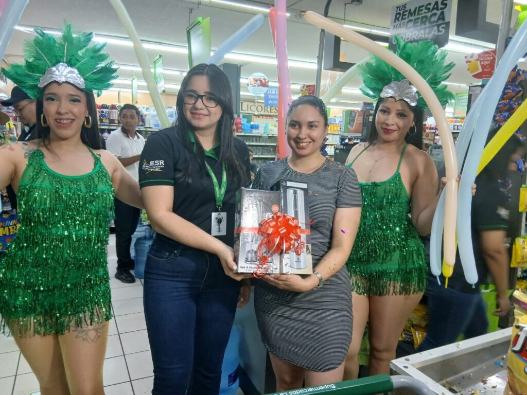 Supermercados La Colonia celebró con sus clientes el cierre de “La Hora Ganadora”