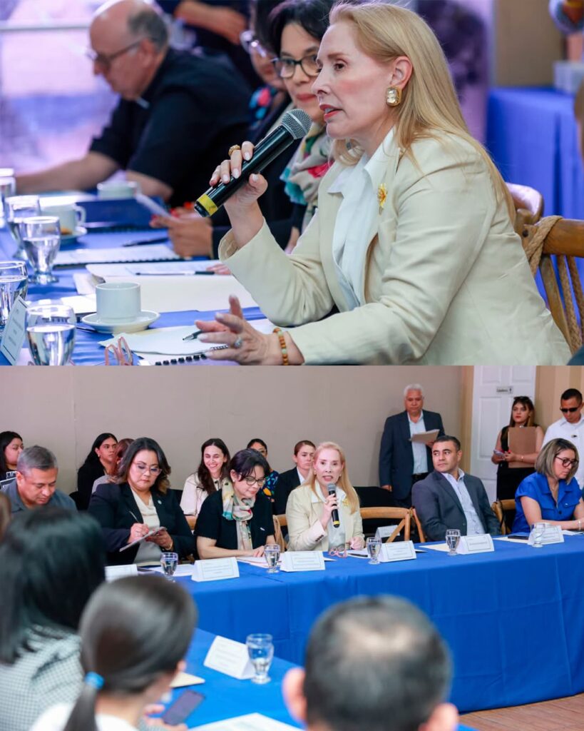 Primera Dama de Honduras, Lissette del Cid de Asfura acompaña reunión del Consejo Nacional del SIGADENAH