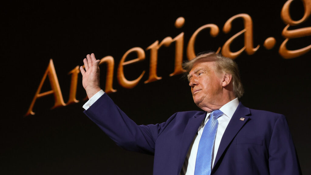 «Jamás frenaré el crecimiento de la tecnología»: Trump descarta limitar el desarrollo de la IA