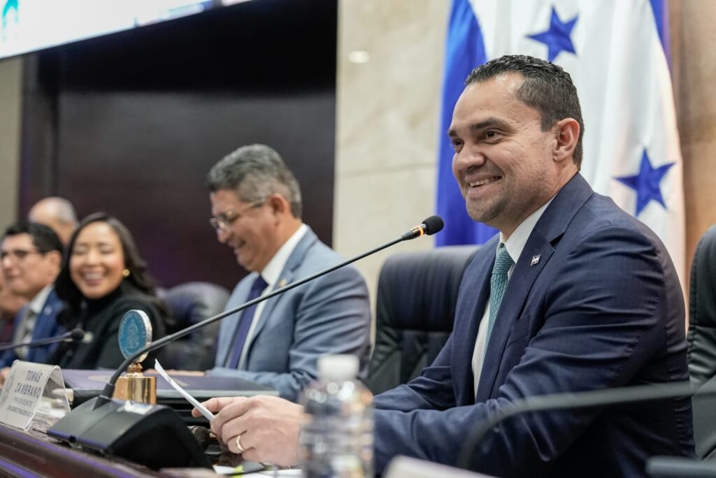 Zambrano promueve Plan Nacional de Lectura de la Biblia y Valores en las escuelas