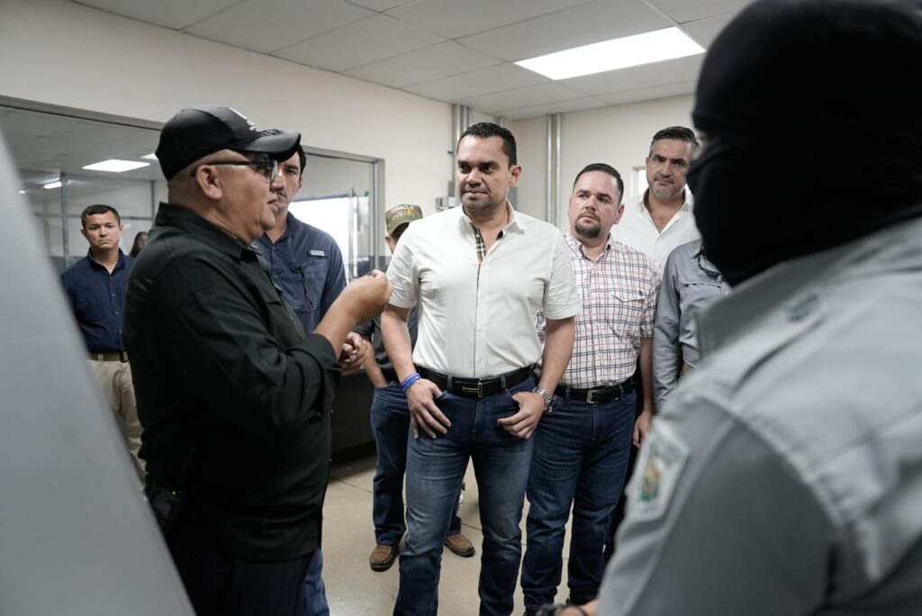 Operador de justicia vinculado a criminales debe ser acusado por facilitar terrorismo, dice Zambrano