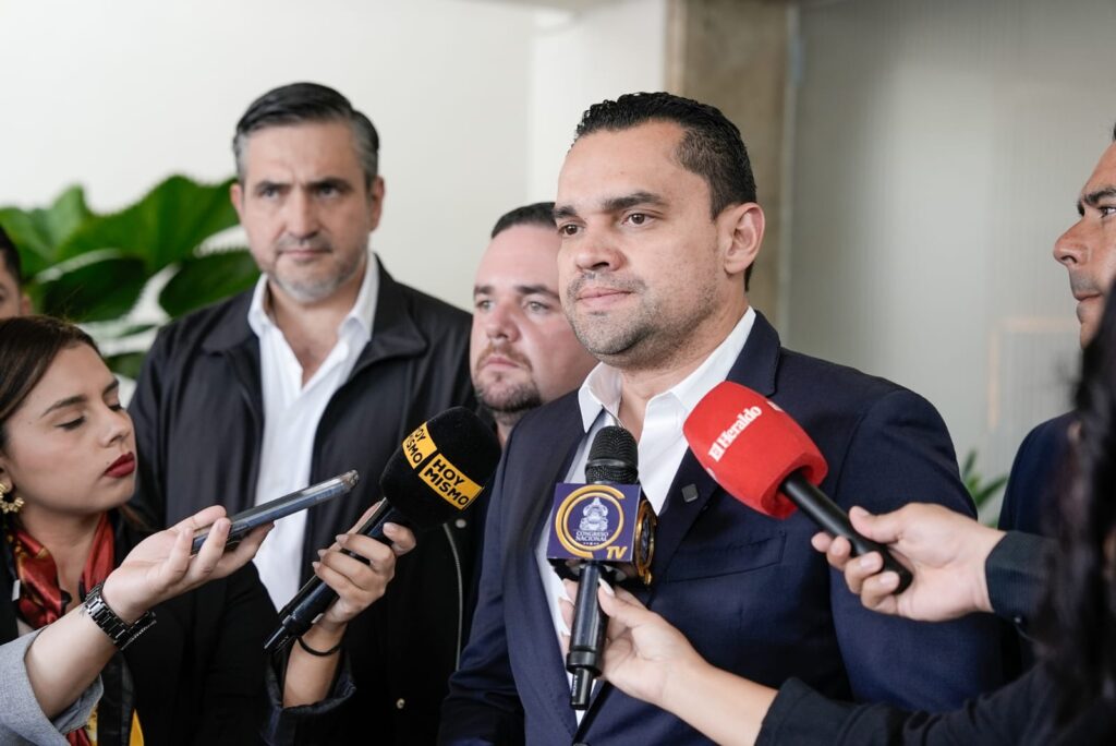 Honduras estudia modelo penitenciario de El Salvador y prevé construir nueva cárcel